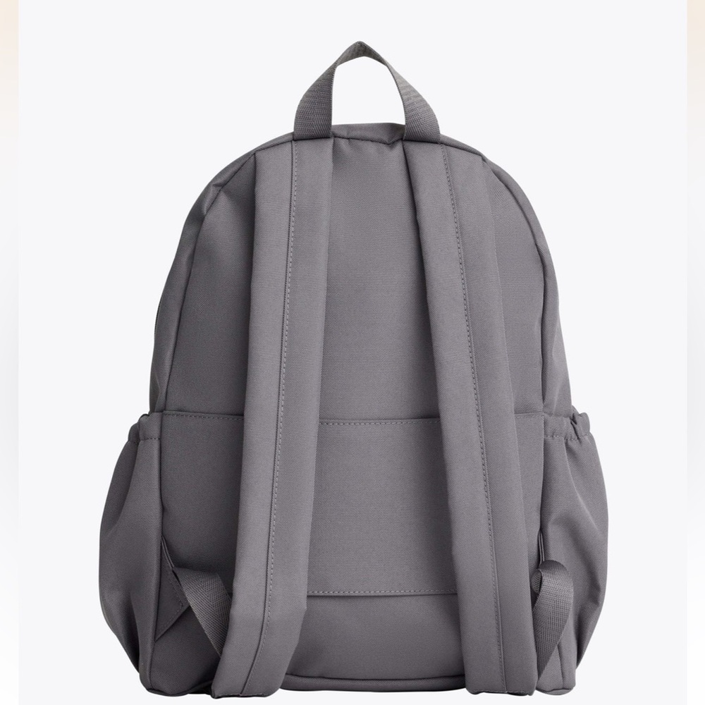 The BÉISics Backpack 
in Grey - Picture 3 of 7